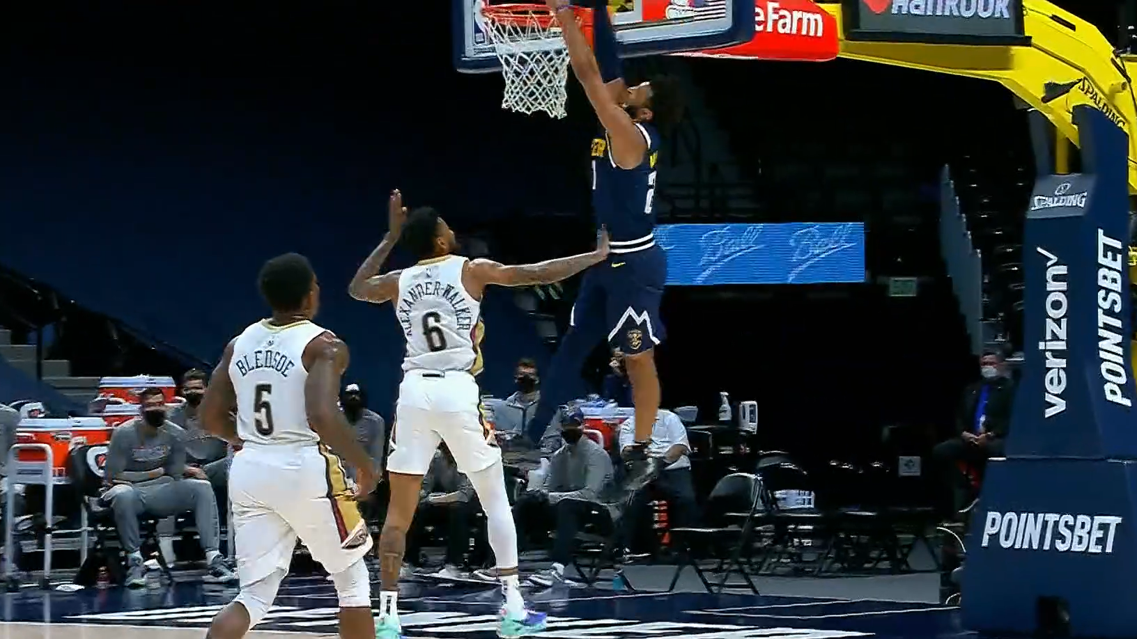 Jamal dunk Pelicans.png